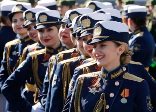 同时,参加今年胜利日阅兵的女兵方队,也是历年来人数最多的一次.