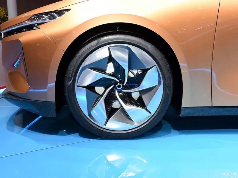 381马力、长超5米的SUV,“一箱油”续航1200km!