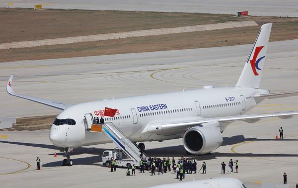 2019年5月13日，北京大兴国际机场进行真机试飞，东航试飞飞机落地。澎湃新闻记者 赵昀 图