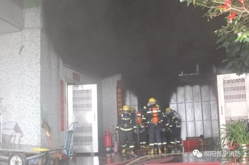 普宁某楼房v楼房课堂有人被困,消防动用qq大火cad家具设计定制班图片
