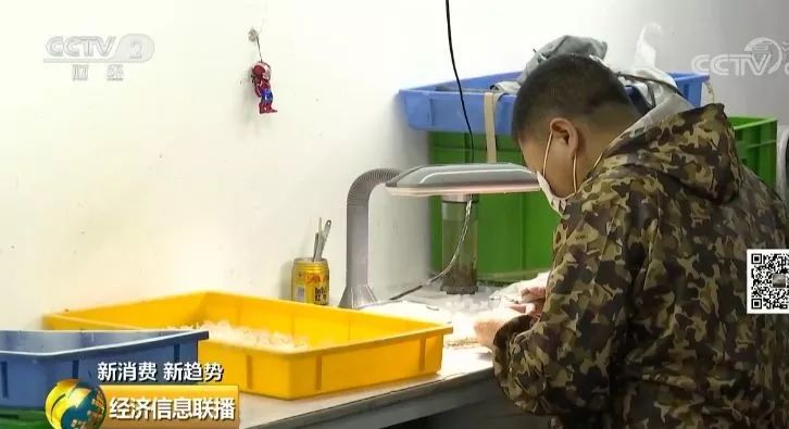 一款“小玩具”价格上万元,攒几个月工资也要买!手办,成为另一种“包”治百病? 一款“小玩具”价格上万元,攒几个月工资也要买!手办,成为另一种“包”治百病?