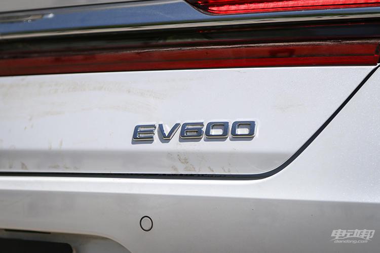 秦Pro EV超能版底盘悬挂有功底，动力更充沛