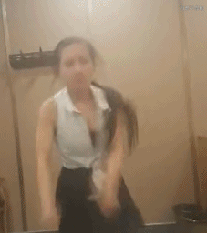 #每日有趣GIF图#感受到了2哈莫名的杀气