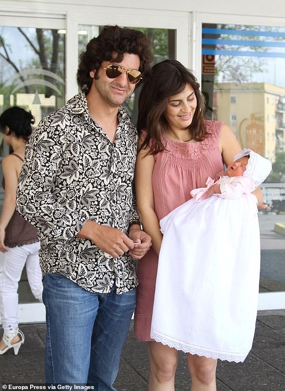 斗牛士在杀死公牛前，用手帕擦去公牛脸上的斑斑血迹引争议