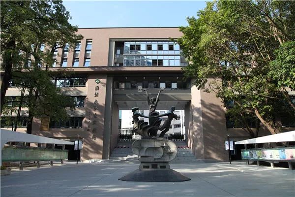 热点|这所中学超豪华教师名单刷屏!清北哈佛硕博都来了... 热点 | 这所中学超豪华教师名单刷屏!清北哈佛硕博都来了...