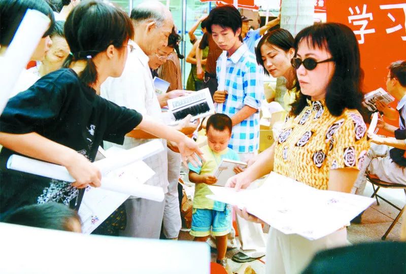 深圳人，是怎样“学会”说普通话的？