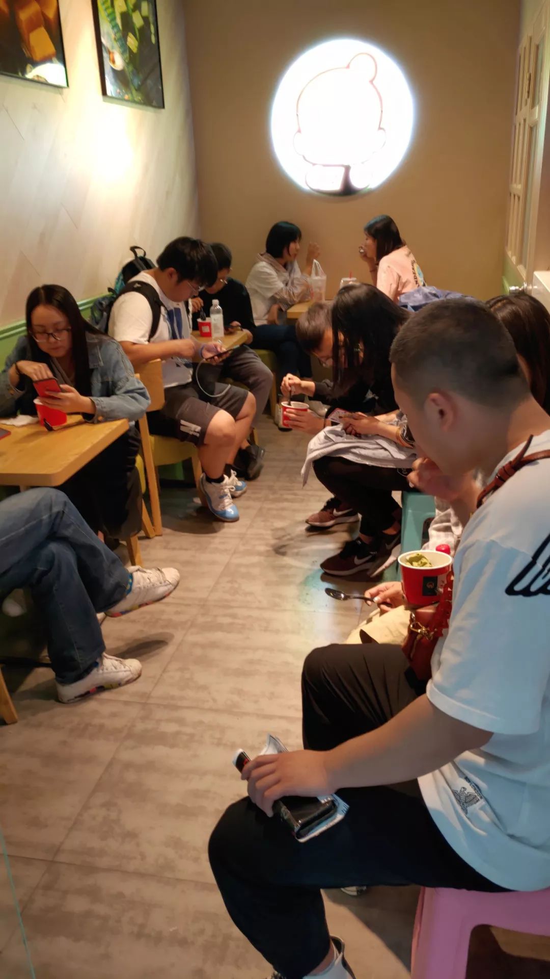 秒杀丨郑州炒酸奶制霸王者？卖出100万份的黑暗料理？一家街头小店凭啥在郑州大火五年！