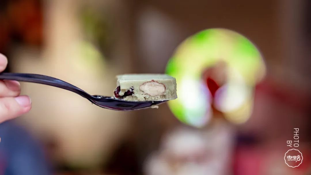 秒杀丨郑州炒酸奶制霸王者？卖出100万份的黑暗料理？一家街头小店凭啥在郑州大火五年！