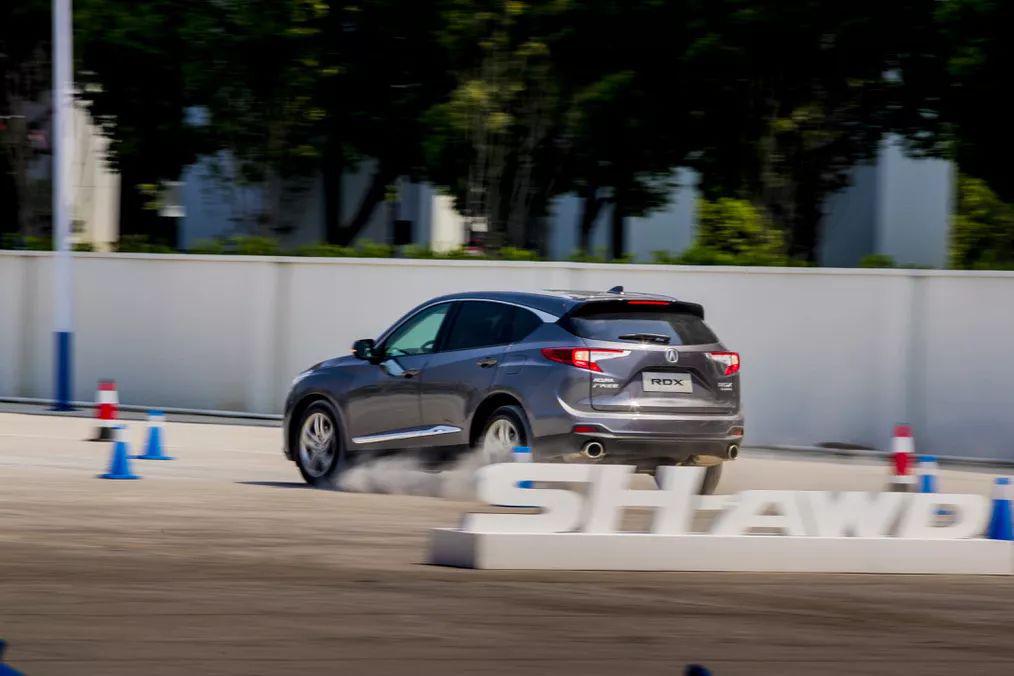 搭载同级唯一10AT变速箱、7.5秒即可破百,试驾讴歌RDX