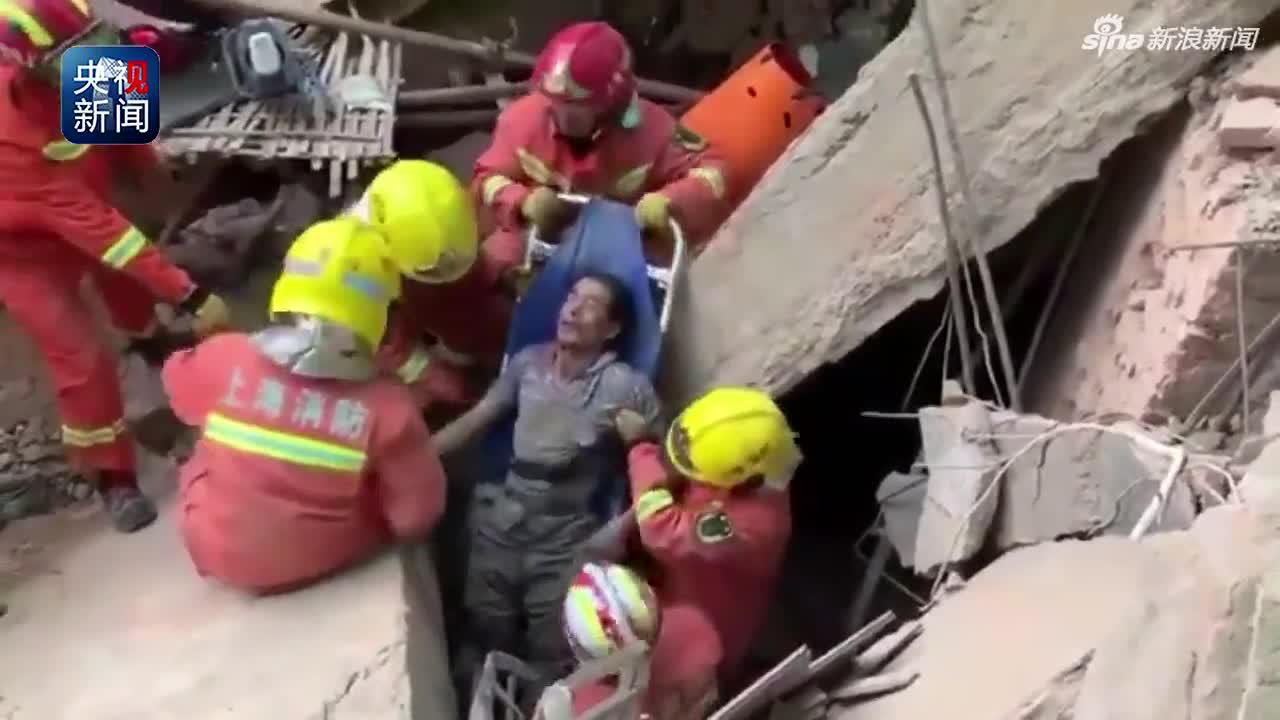 上海长宁区一处正在改造的建筑坍塌 已救出19人(含视频)