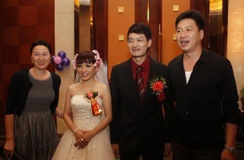 宏远众将婚礼：杜锋周鹏在东莞办，任骏飞回老家办，他东莞办百桌