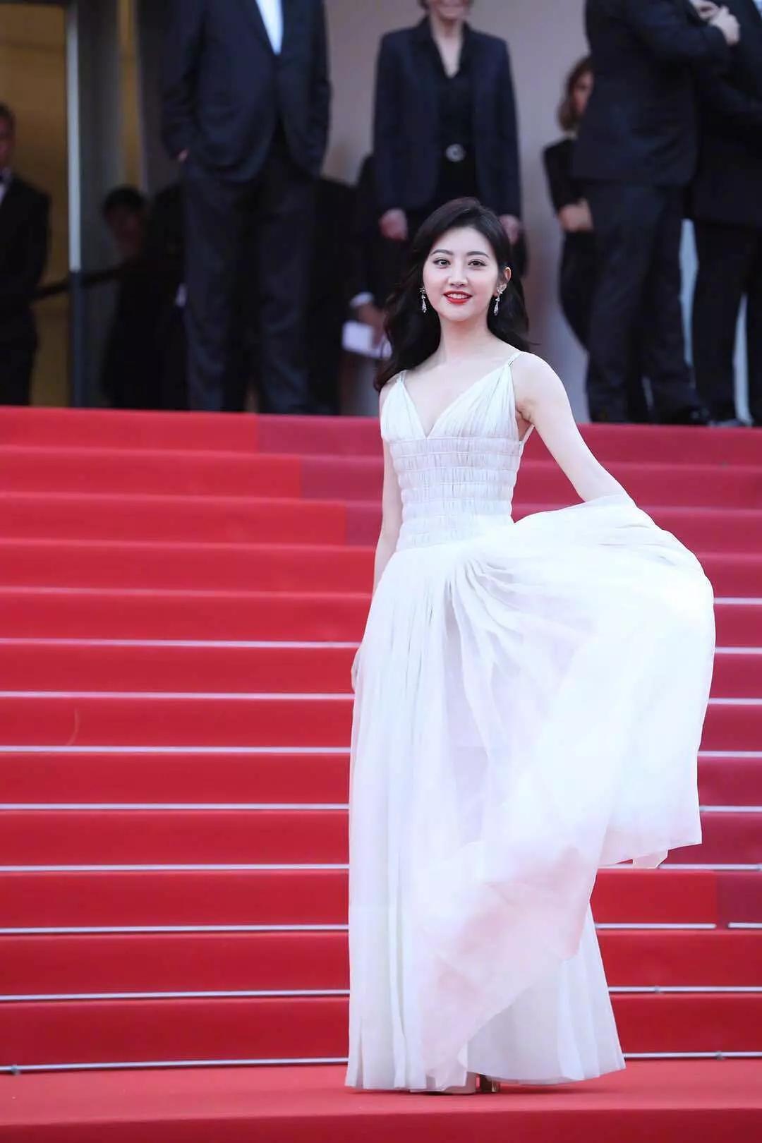 李宇春超巩俐获戛纳清场5分钟!景甜闪耀好莱坞却红毯遭驱赶?