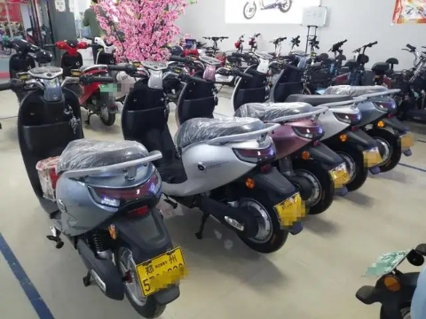 明令禁止的超标电动车 郑州市场仍在正常销售