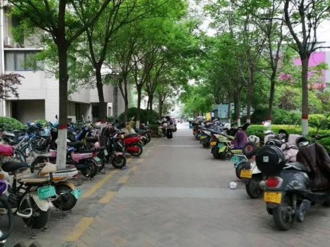 明令禁止的超标电动车 郑州市场仍在正常销售