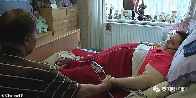 体重六七百斤，床都下不了。 他们，成了肥肉的囚徒…