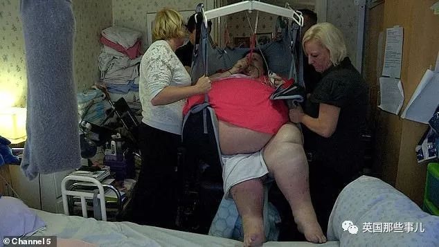 体重六七百斤，床都下不了。 他们，成了肥肉的囚徒…