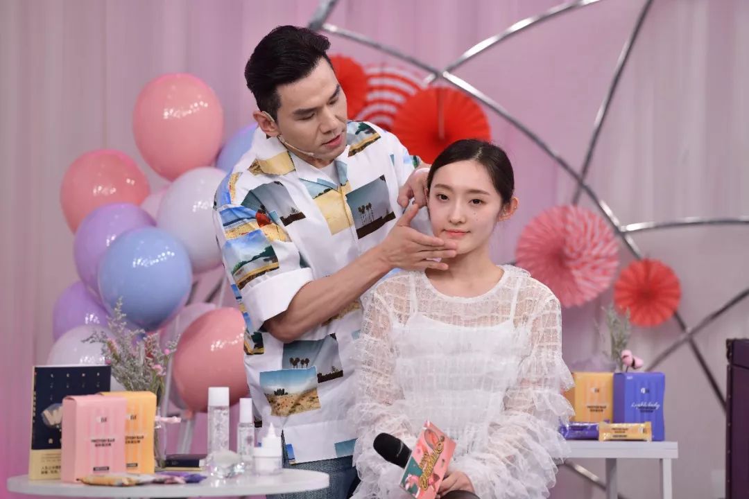 巩俐再婚嫁71岁“钢铁侠”，这对神仙cp完全是逆龄生长呀！