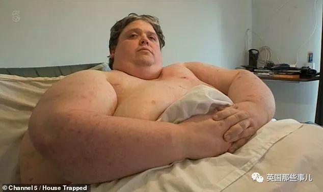 体重六七百斤，床都下不了。 他们，成了肥肉的囚徒…