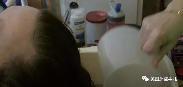 体重六七百斤，床都下不了。 他们，成了肥肉的囚徒…