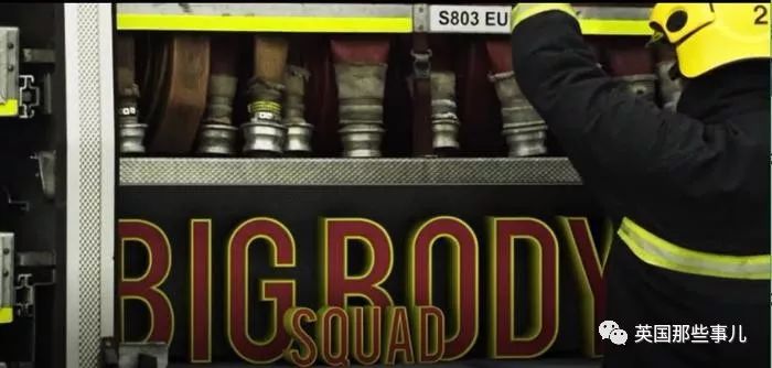 体重六七百斤，床都下不了。 他们，成了肥肉的囚徒…