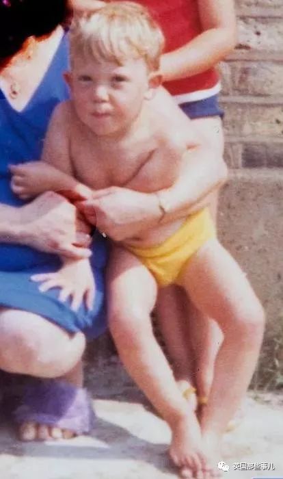 体重六七百斤，床都下不了。 他们，成了肥肉的囚徒…