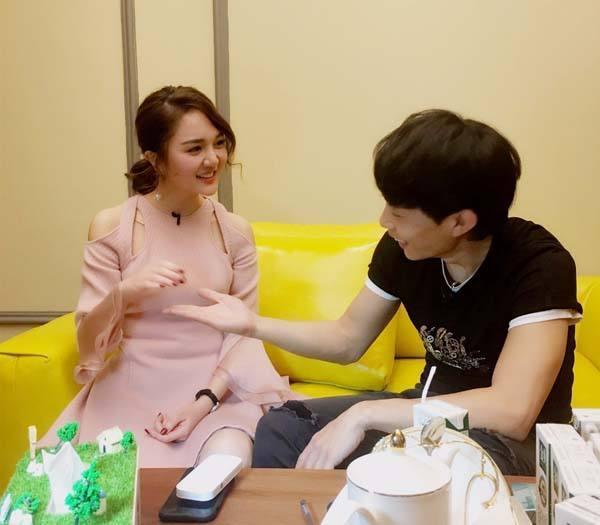 汪苏泷和靳梦佳在一起太玄幻，网友纷纷送上祝福