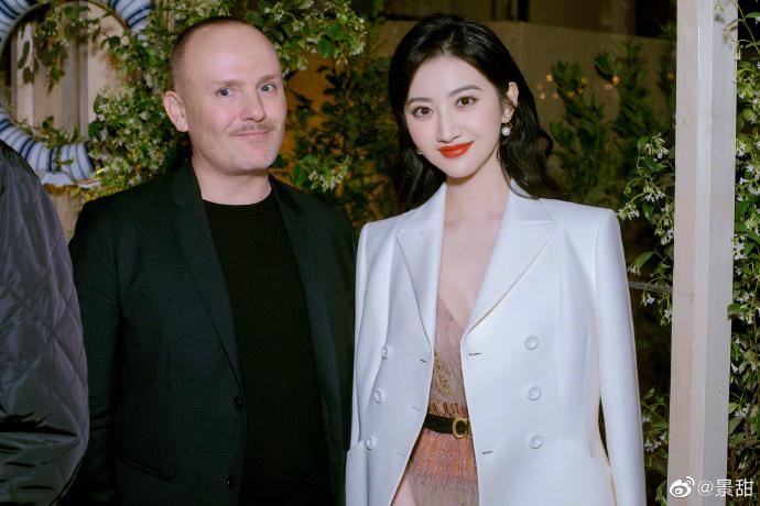 景甜戛纳行现身VOGUE晚宴 甩掉“村花美”一袭薄纱长裙典雅大方