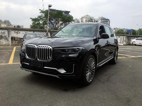 实拍全新宝马X7 领先型豪华套装，起步价加到了133万，GLS恼火了