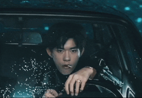 周冬雨寸头亮相、易烊千玺眼里有戏，《少年的你》满是惊喜！