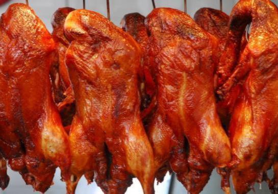 一只活鸭需要50块,烤鸭却只卖18块,你知道这背后的猫腻吗? 一只活鸭需要50块,烤鸭却只卖18块,你知道这背后的猫腻吗?