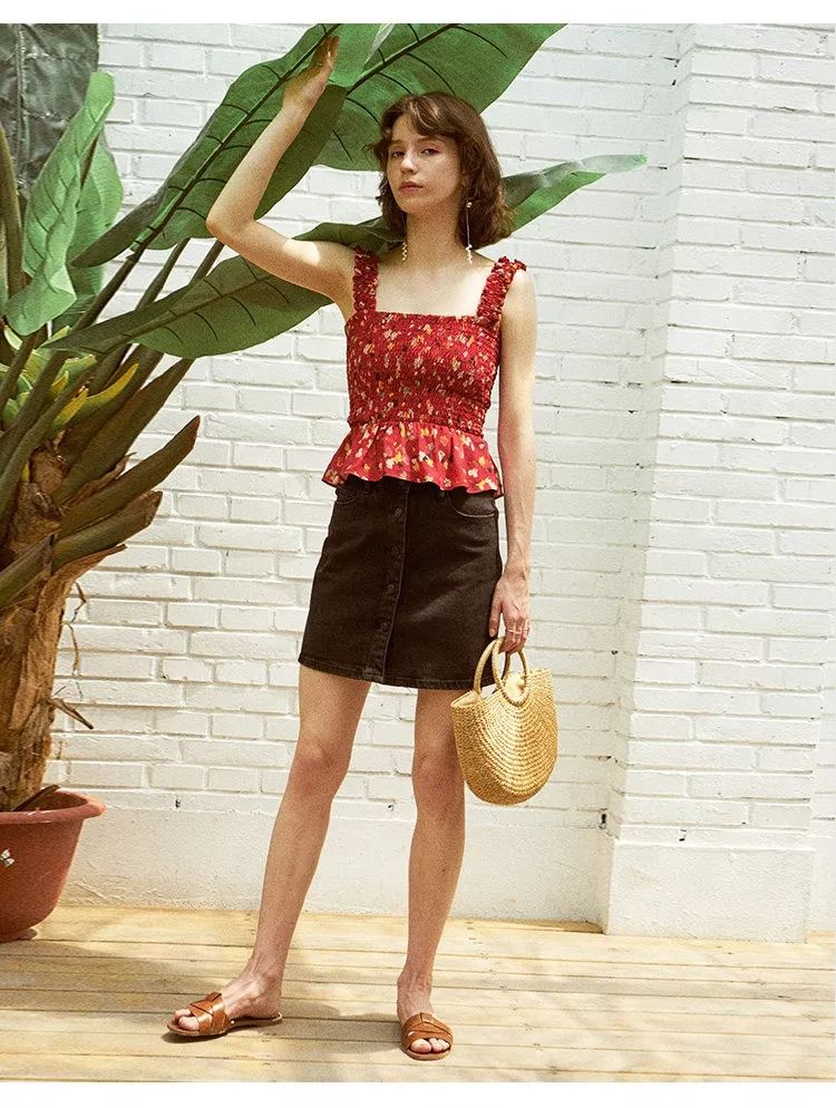 真正时髦的女孩,今年夏天离不开吊带装 真正时髦的女孩,今年夏天离不开吊带装