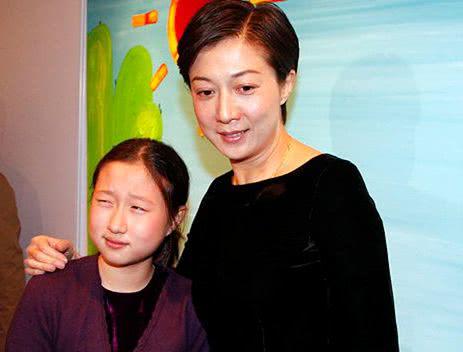 房祖名发文支持妹妹吴卓林，就差父亲成龙来表态了