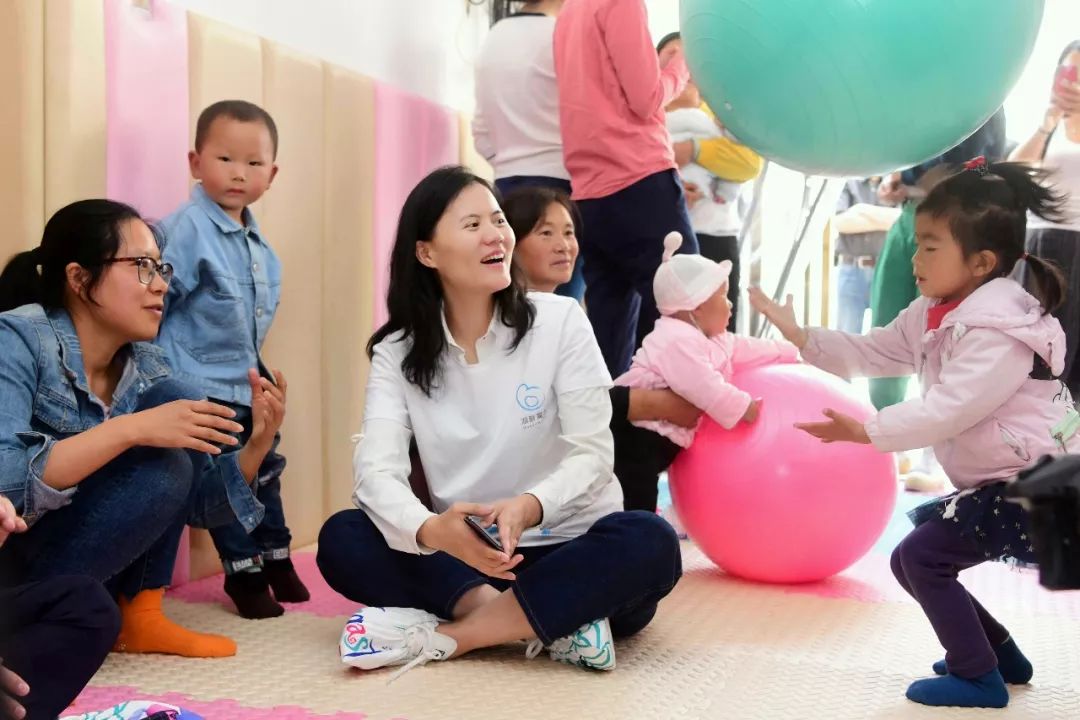 一个国家级贫困县的“实验”：改变农村娃的命运，从爸妈抓起