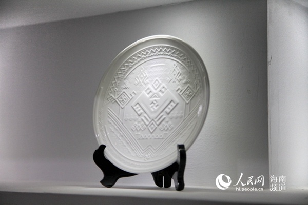 绽放一抹清新典雅之气!“南海贝瓷”亮相深圳文博会 绽放一抹清新典雅之气!“南海贝瓷”亮相深圳文博会