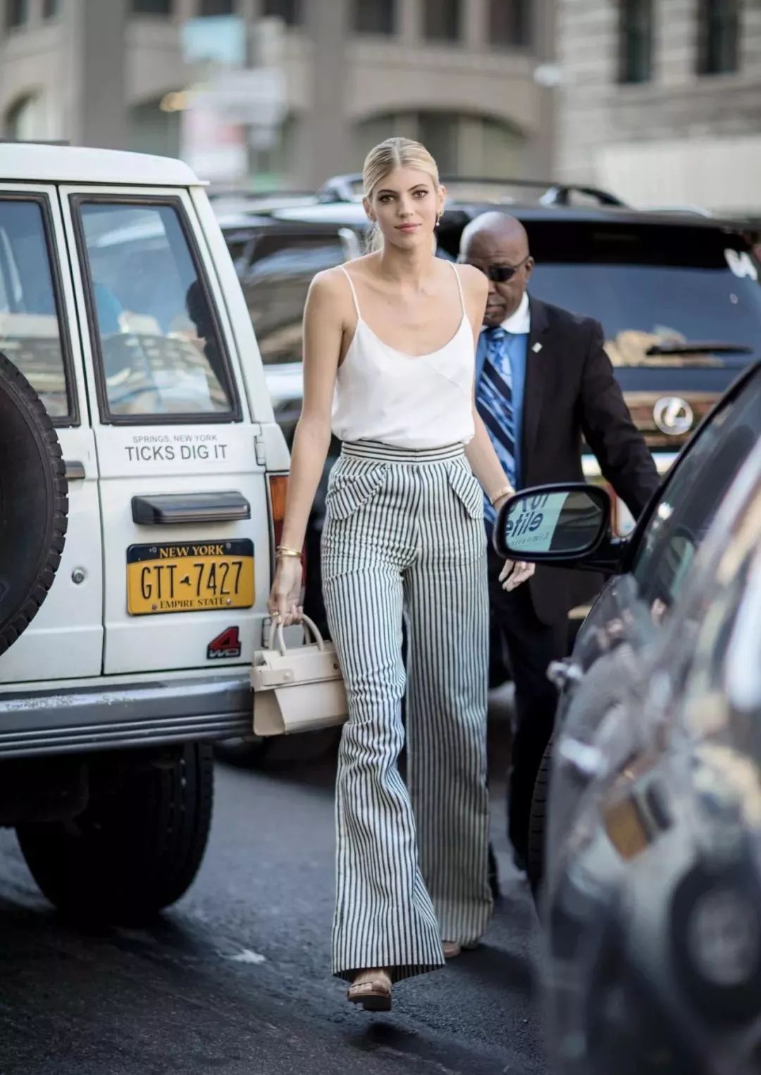 真正时髦的女孩,今年夏天离不开吊带装 真正时髦的女孩,今年夏天离不开吊带装