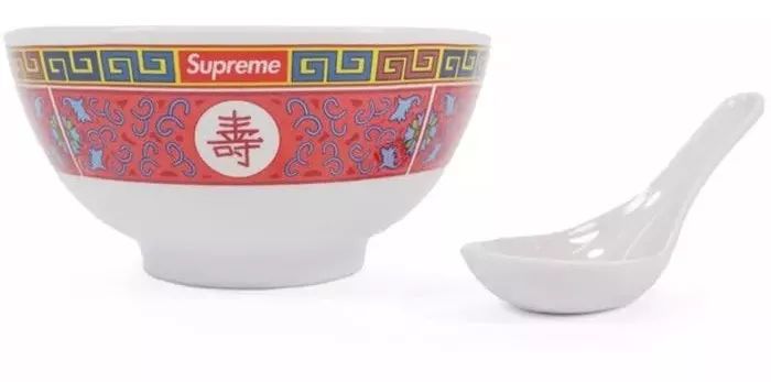 Supreme保值单品或将全线大涨？｜本周消费品投资推荐