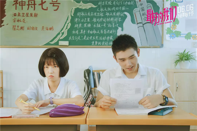 王晶《追龙2》单挑“黑凤凰”，还要面临哥斯拉和黑衣人围追堵截