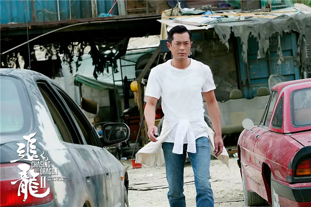 王晶《追龙2》单挑“黑凤凰”，还要面临哥斯拉和黑衣人围追堵截