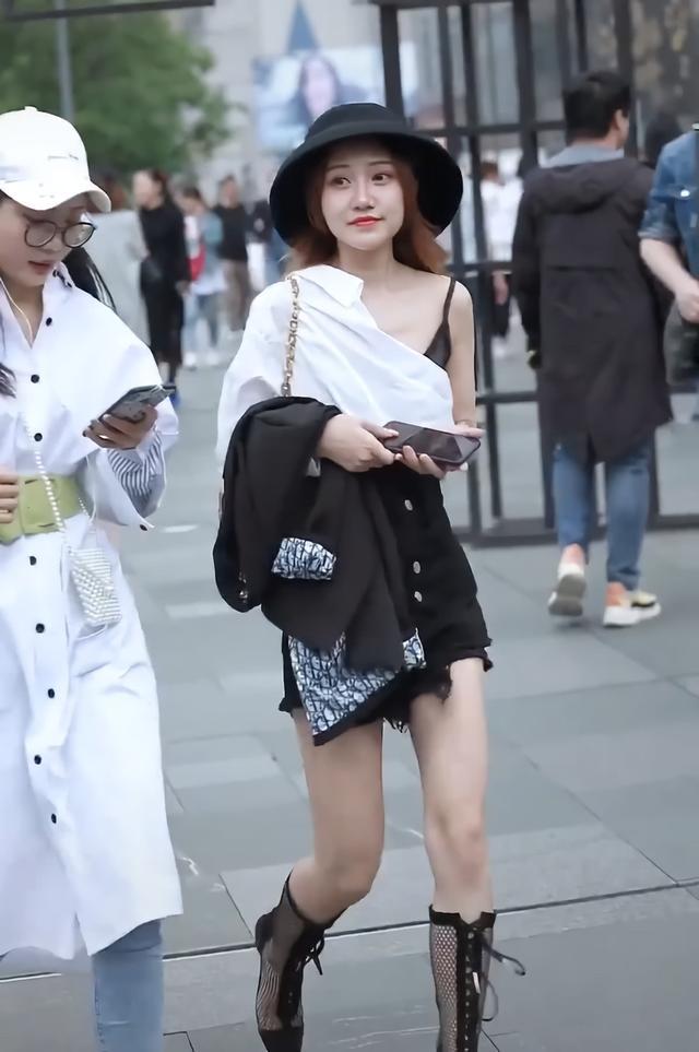 5月份白衬衫还能穿？小姐姐只“穿”1/2，解放一只手，巨潮！