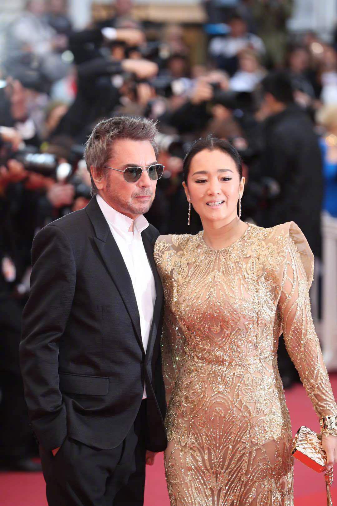 戛纳红毯，关晓彤被鸡蛋挑骨头，辛芷蕾油腻，巩俐和老公秀恩爱