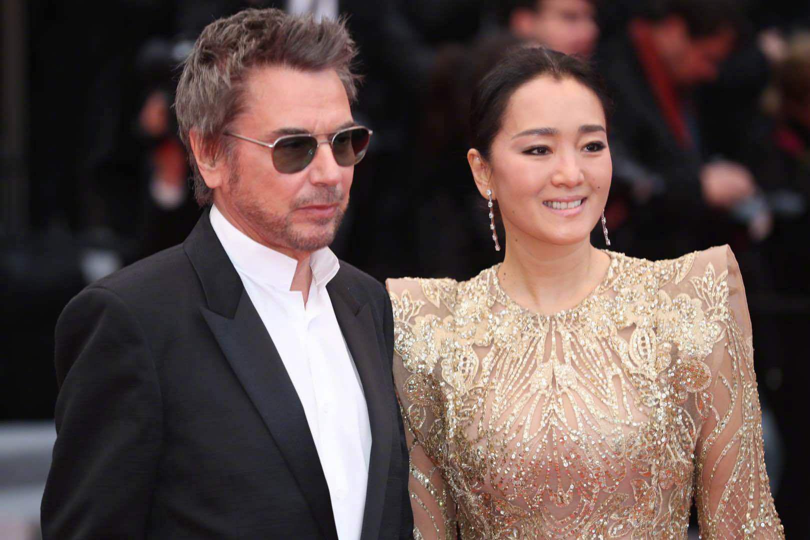 戛纳红毯，关晓彤被鸡蛋挑骨头，辛芷蕾油腻，巩俐和老公秀恩爱