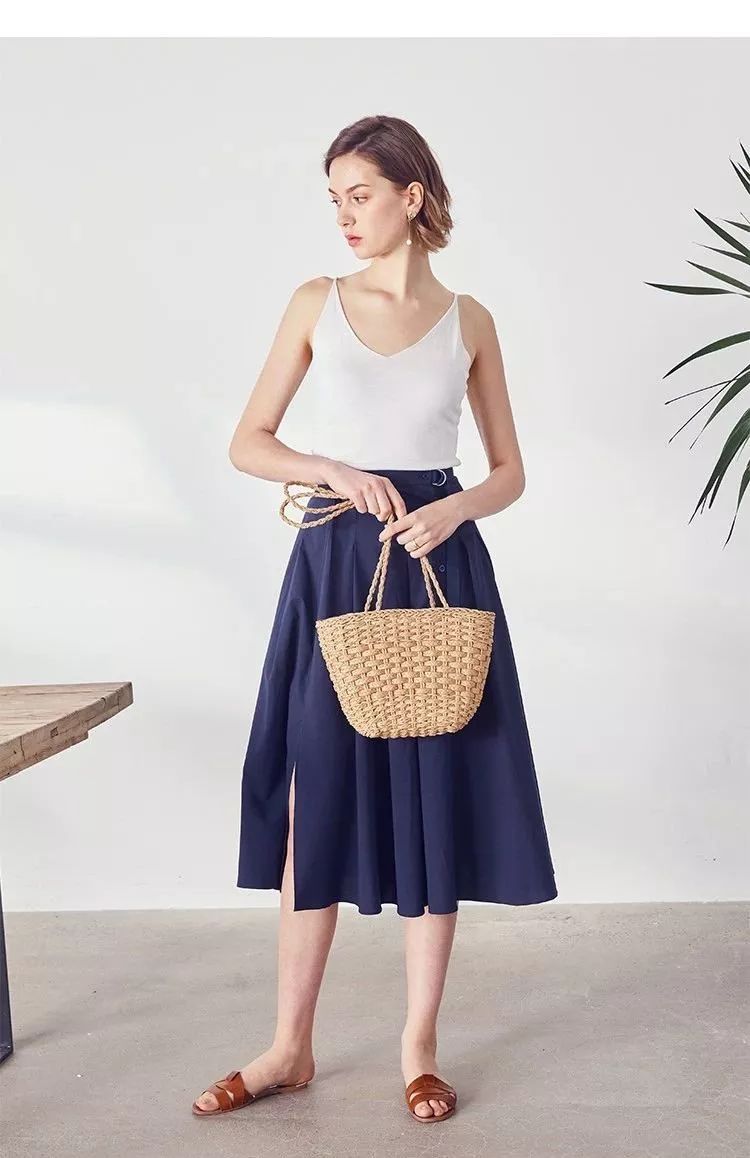 真正时髦的女孩,今年夏天离不开吊带装 真正时髦的女孩,今年夏天离不开吊带装