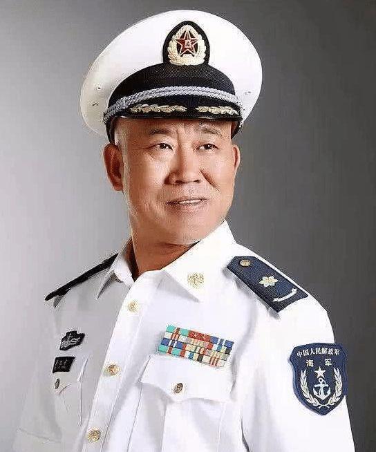 "歪嘴"杜旭东结婚照曝光,帅气军装直追吴京,网友:可以