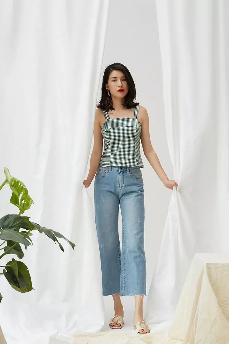 真正时髦的女孩,今年夏天离不开吊带装 真正时髦的女孩,今年夏天离不开吊带装