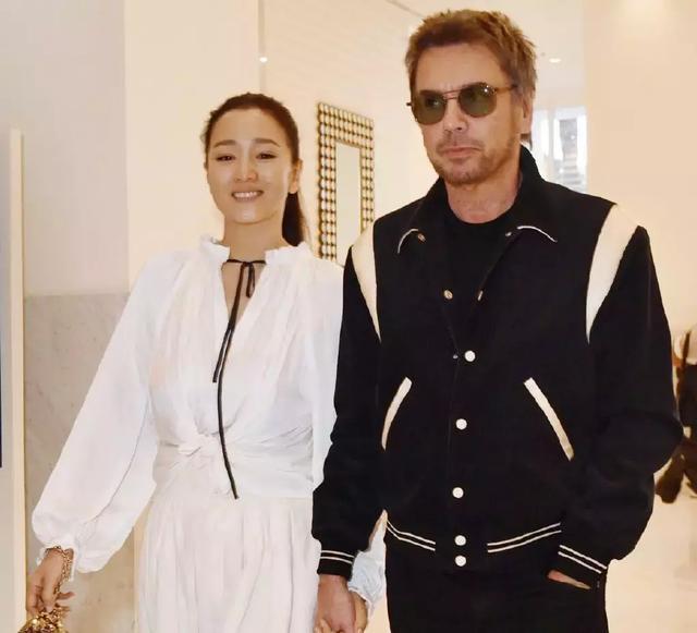 53岁巩俐再嫁71岁音乐家：不会装嫩的女人，永远年轻！