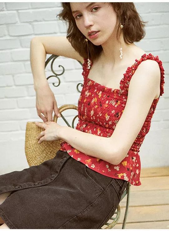 真正时髦的女孩,今年夏天离不开吊带装 真正时髦的女孩,今年夏天离不开吊带装