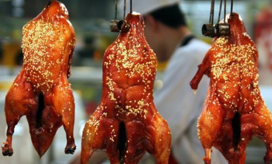 一只活鸭需要50块,烤鸭却只卖18块,你知道这背后的猫腻吗? 一只活鸭需要50块,烤鸭却只卖18块,你知道这背后的猫腻吗?