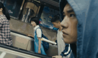 周冬雨寸头亮相、易烊千玺眼里有戏，《少年的你》满是惊喜！