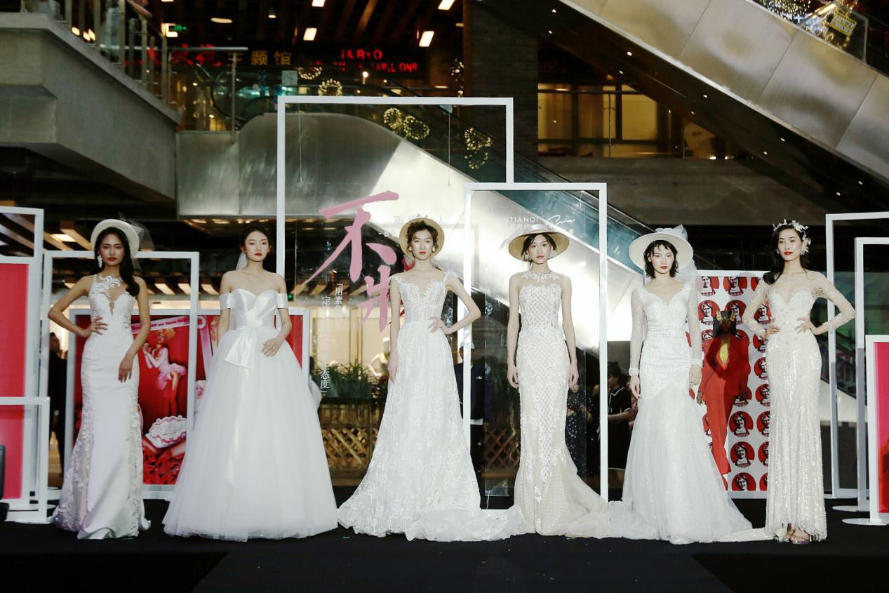 婚纱影楼职位_动漫婚纱情侣头像(2)