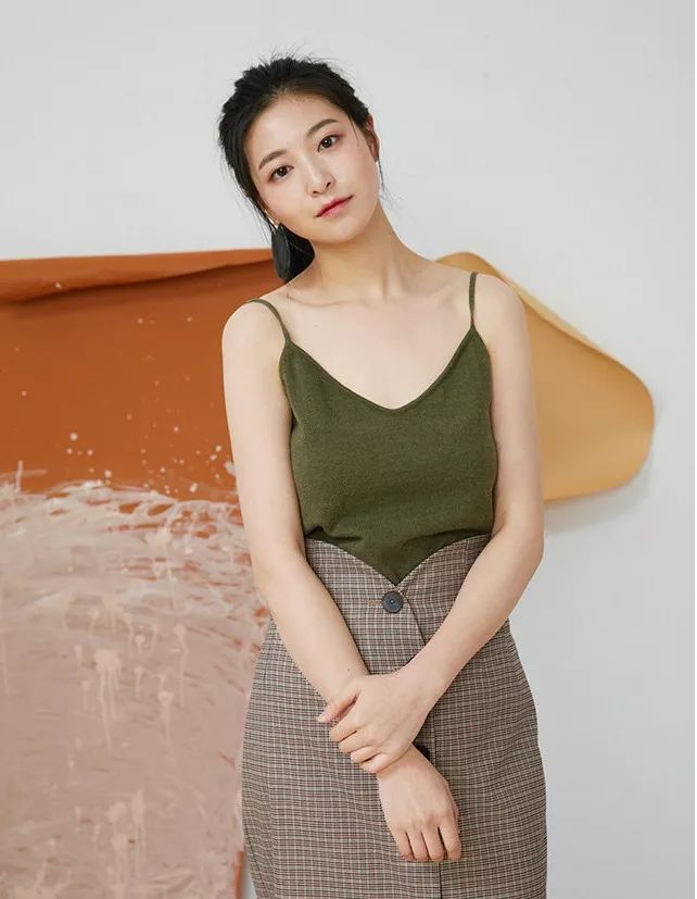 真正时髦的女孩,今年夏天离不开吊带装 真正时髦的女孩,今年夏天离不开吊带装